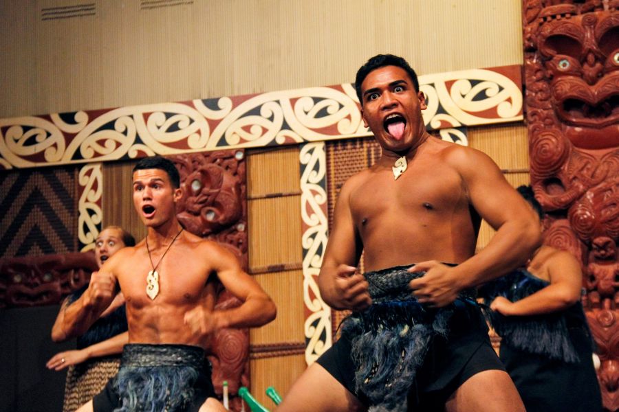 Live Māori haka and hāngī feasts